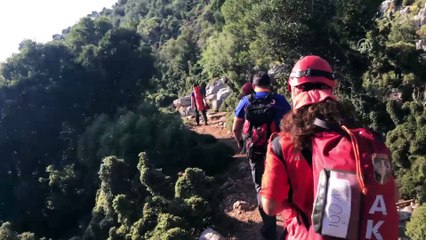 Paraşüt pilotu düştüğü yerden helikopterle kurtarıldı - MUĞLA