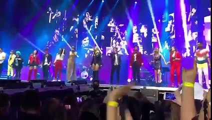 Ot 2017 Camina y felicitacion a Mireia el publico le canta cumpleaños feliz