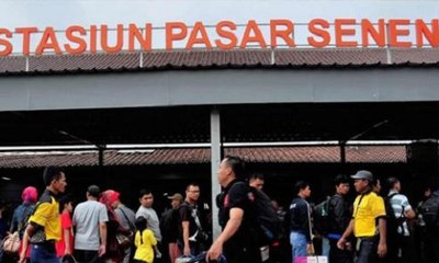 Stasiun Pasar Senen Dipadati Penumpang Minggu (24/6) Malam