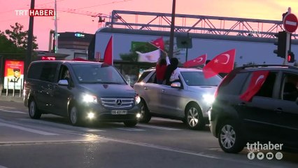 Fransa'da Türkler sokaklarda konvoy oluşturdu