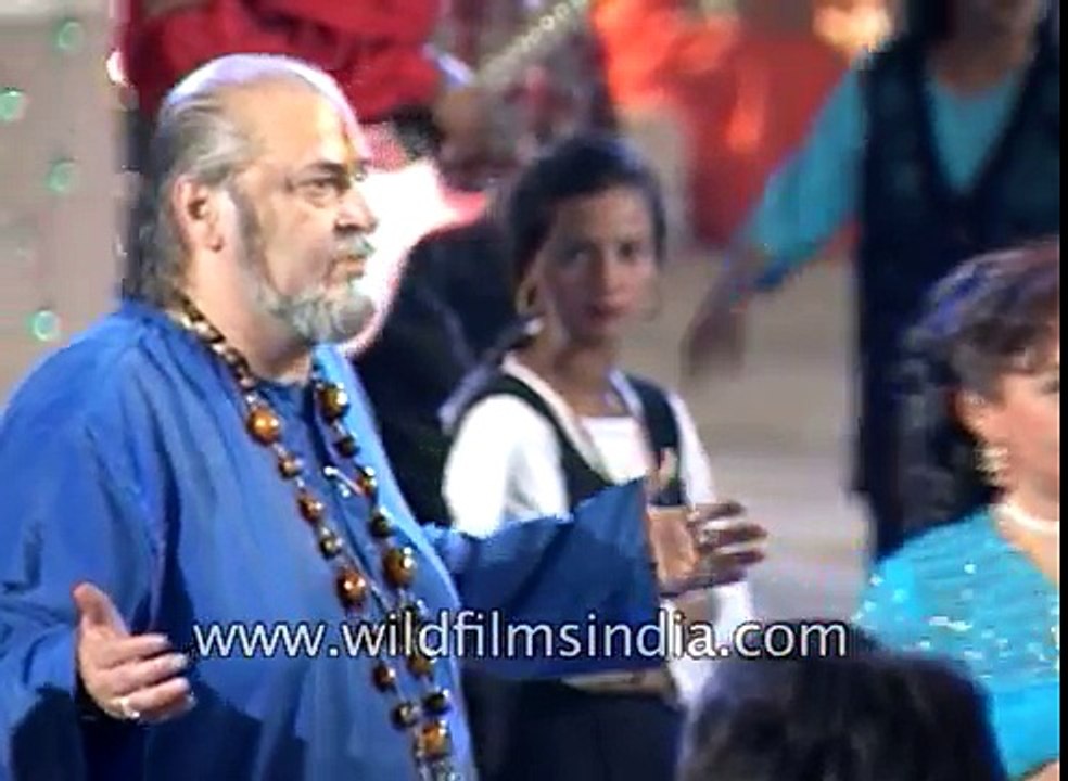 Shammi Kapoor Asha Parekh  Farida Jalal shoot a sequence of film Sar Ankhon Par