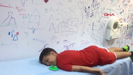 Antalya Çocuk Hastaları İçin Odasında 'Serbest Duvar' Oluşturdu