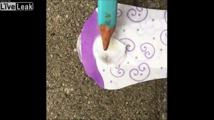 Elle découvre une araignée dans sa serviette hygiénique !