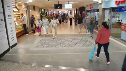 هذا الصباح- متاجر ببريطانيا تولد الكهرباء من خطوات المستهلكين