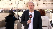 Le direct d'un journaliste suédois perturbé par une femme