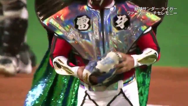 Une bagarre éclate entre des mascottes