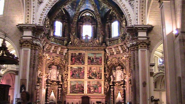 The Holy Chalice (Cup of Last Supper) of the Valencia Cathedral - Spain Holidays