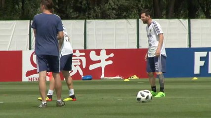 Messi Dalam Sesi Latihan Jelang Laga Hidup dan Mati Argentina