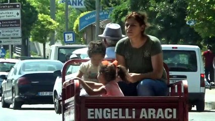 Gaziantep'te engelli motosikletinde tehlikeli yolculuk