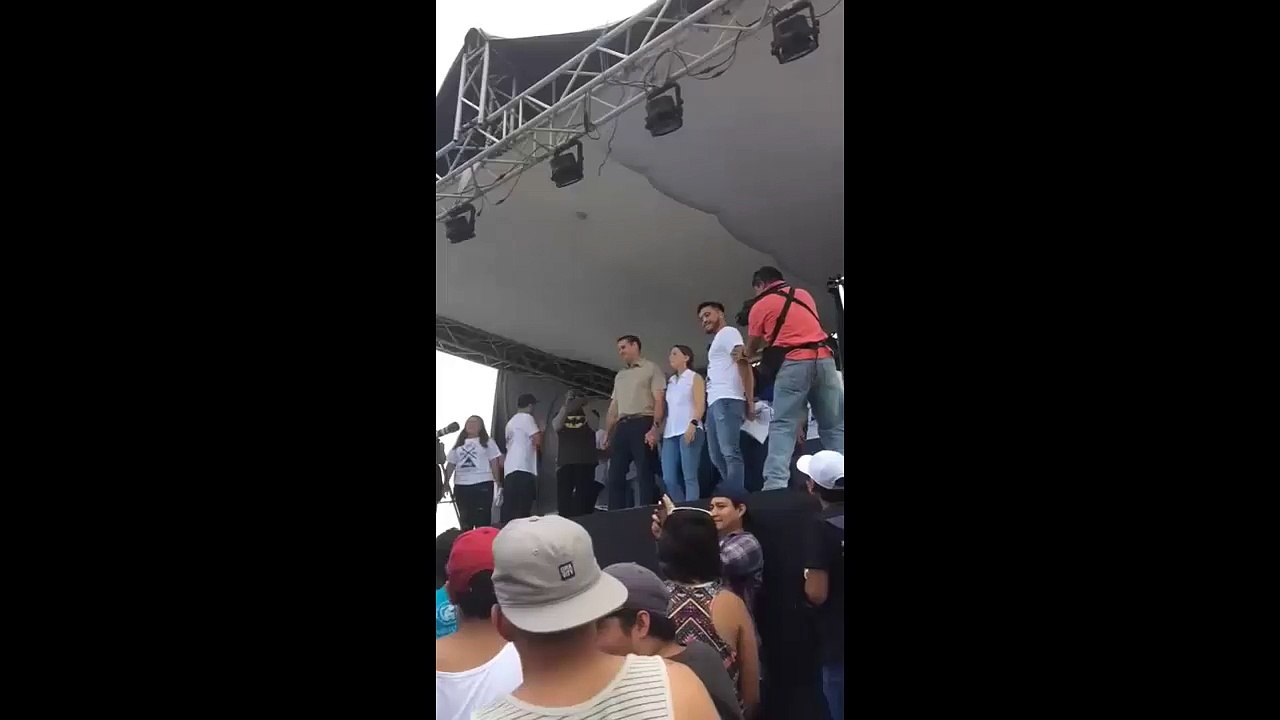 Ernesto Muyshondt nuevamente fue recibido en evento publico con gritos Nayib Nayib Nayib