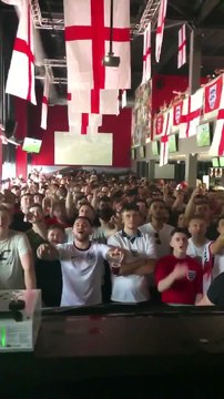 Les supporters anglais pètent un câble quand leur équipe nationale a marqué un but !