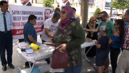 Erdoğan’ın zaferini baklava dağıtarak kutladı