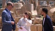 Príncipe William visita templo romano na Jordânia