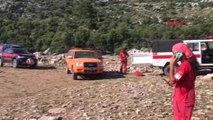 Muğla Kayalıklara Düşüp Yaralanan Macar Paraşütçü Askeri Helikopterle Kurtarıldı