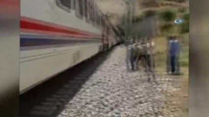 Hemzemin Geçitte Arıza Yapan Otomobile Tren Çarptı