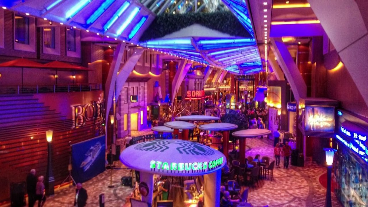 10 Abnormally Large Ships That Actually Exist