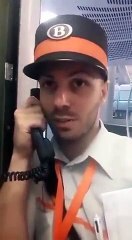 Un contrôleur annonce larrivée en gare en 13 langues différentes