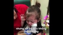 Khoảnh khắc xúc động của em bé 2 tuổi lần đầu được nhìn thấy mẹ