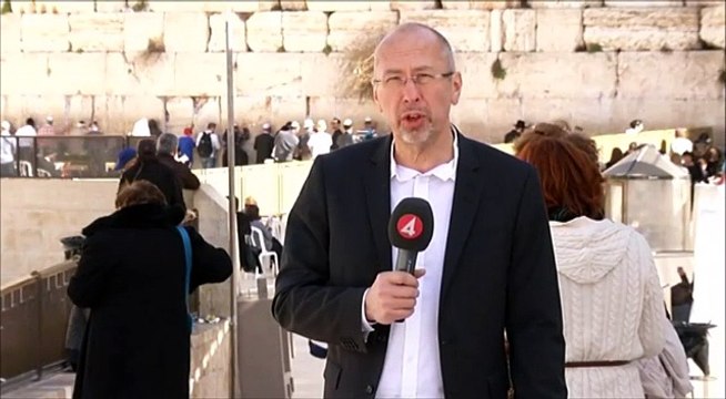 Le direct d'un journaliste suédois perturbé par une femme