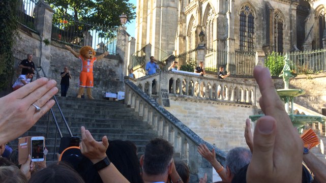 Clapping des supporters avant l’arrivée des joueurs