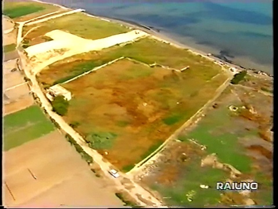 Ariscianne , Barletta - La spiaggia dei misteri - Linea Blu 1997
