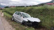 Ora News - Përplasen dy makina në Korçë, dy të plagosur