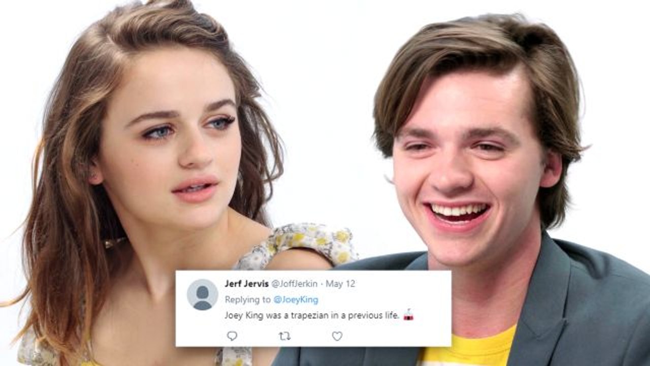 The Kissing Booth Cast Competes in a Compliment Battle