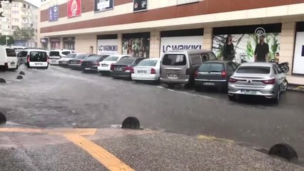 Sağanak Nedeniyle Çok Sayıda Ev ve İş Yerini Su Bastı