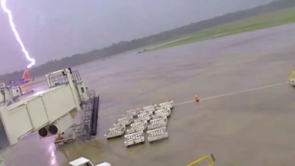Un travailleur d’aéroport foudroyé sur le tarmac