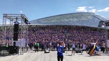 Знаменитое "ХУ!" от 30000 болельщиков Исландии