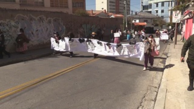 Enfermos de cáncer en Bolivia se crucifican y realizan bloqueos por falta de atención médica