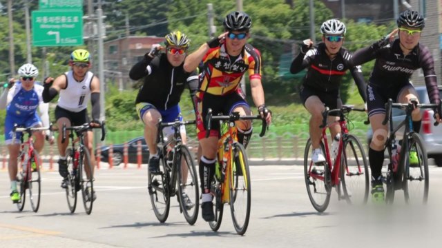[좋은뉴스] '전우 위해'...625km 자전거 타며 이색 기부 / YTN