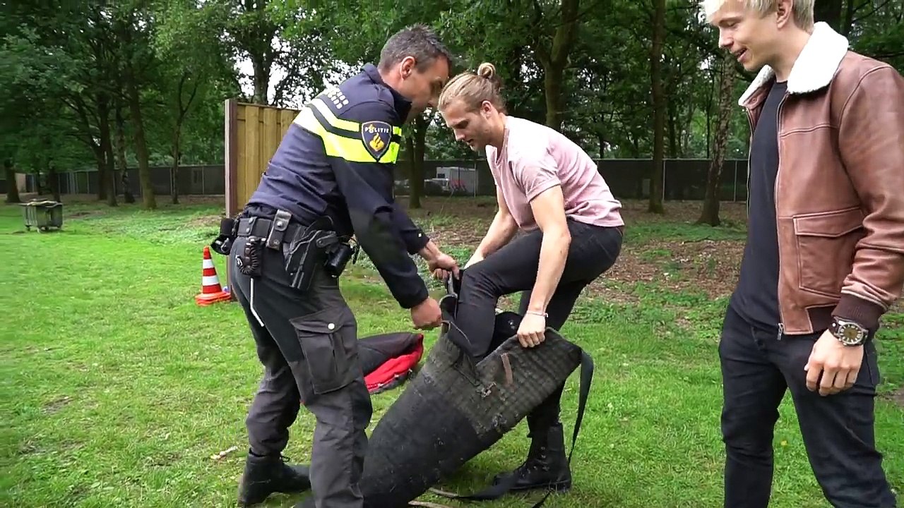 AANGEHOUDEN DOOR POLITIE ?!!  | Maandag Moeilijkheden #65