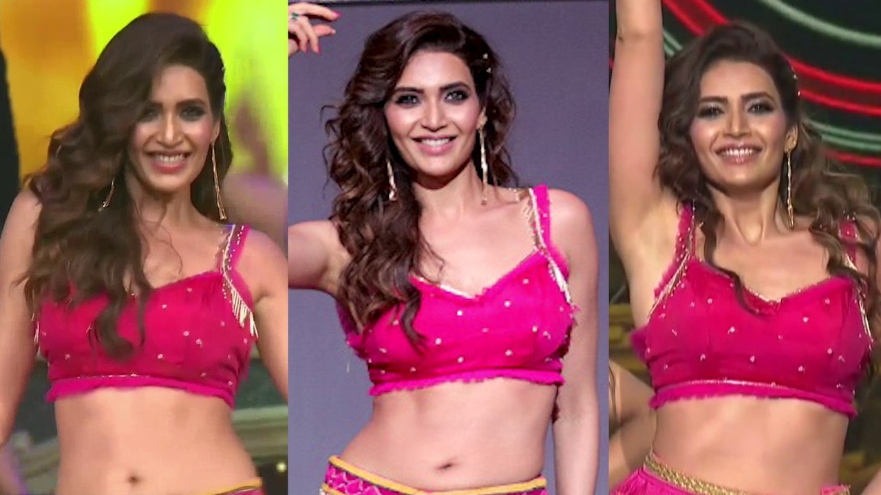 Karishma Tanna Hot Performance | Gold Awards 2018