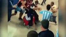 فيديو يُظهر اعتداء مشجعين أرجنتينيين على مشجع كرواتي في أعقاب خسارة فريقهم بثلاثة أهداف نظيفة