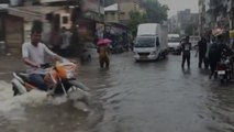 Gujarat : Heavy rains lashed several parts of Vadodar, results in water-logging | Oneindia News