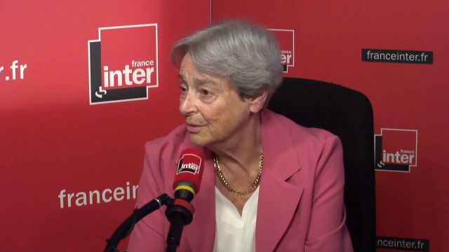 Dominique Schnapper sur la réparation du lien avec l'église catholique voulue par Emmanuel Macron : Dans l'ensemble, l'église catholique joue le jeu de la laïcité