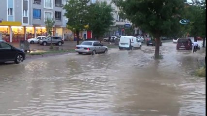 Sivas'ta Cadde ve Sokaklar Göle Döndü