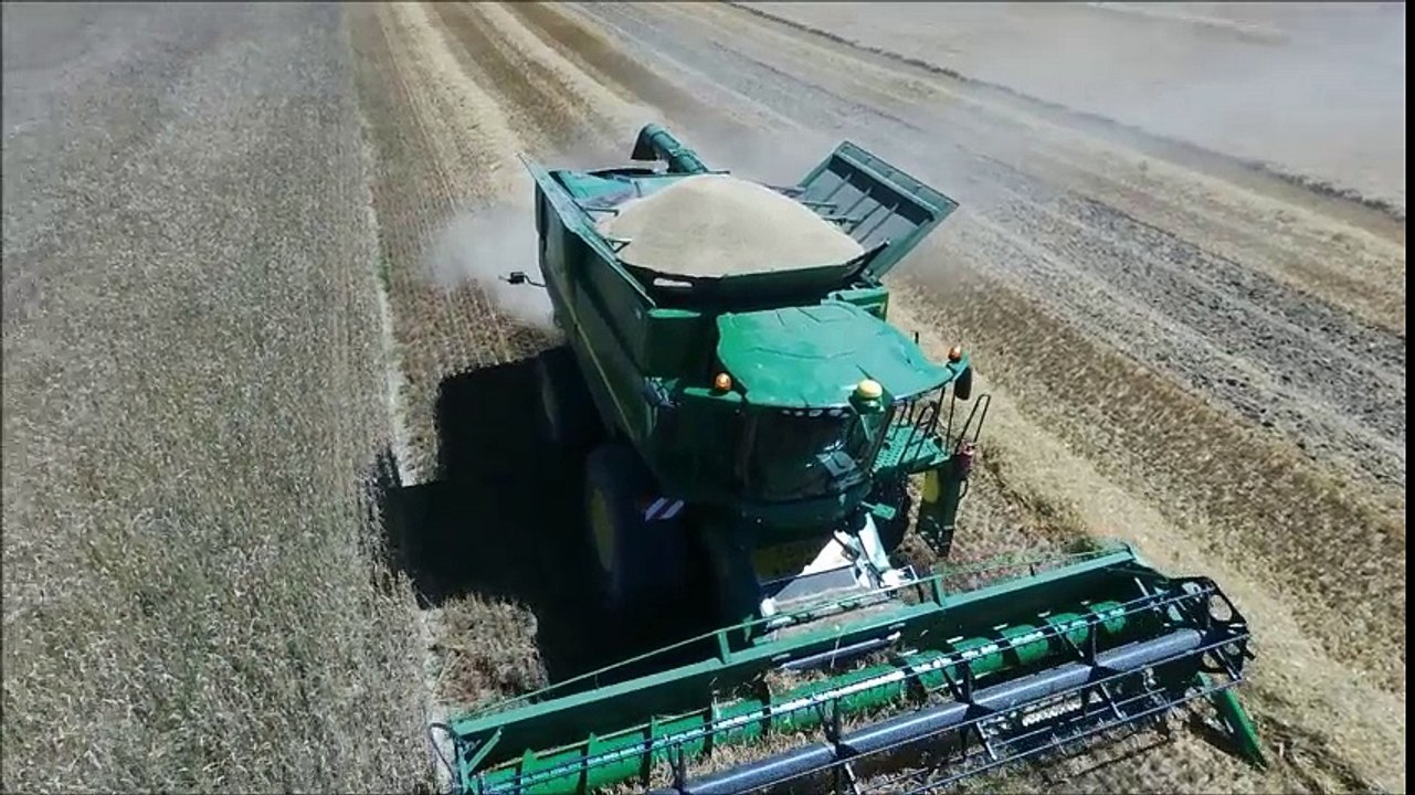 Mise en route d'une S670 dans de l'orge