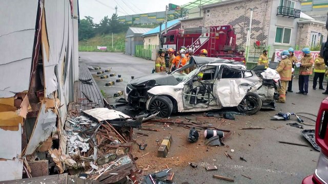 10대 무면허 운전 ...중고생 4명 숨지고 1명 중상 / YTN