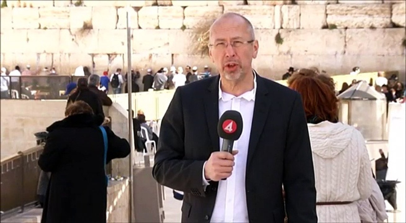 Le direct d'un journaliste suédois perturbé par une femme