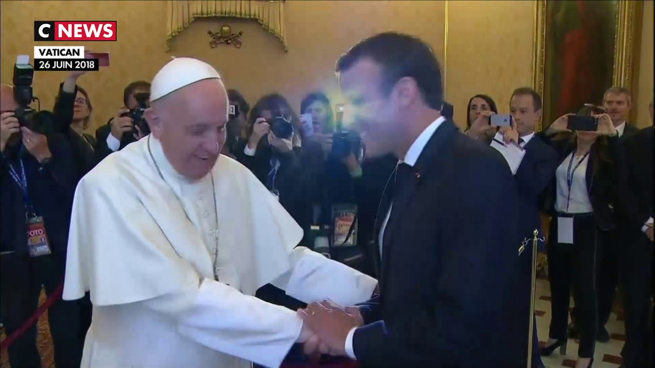Emmanuel Macron et le pape François se sont ren...