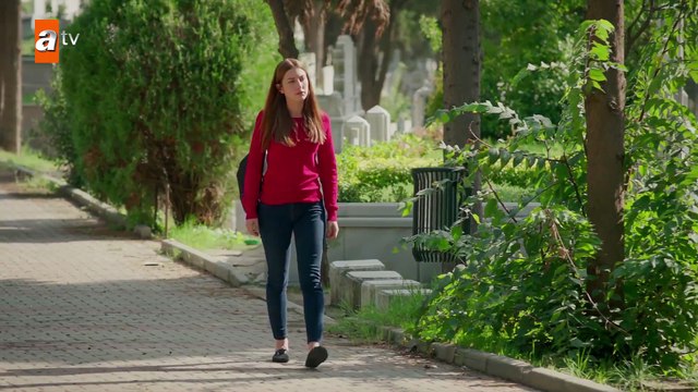 Cemre’yi görmeye tahammül edemeyen Defne! - Kırgın Çiçekler 16.Bölüm