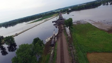 Des inondations font dérailler des wagons de train
