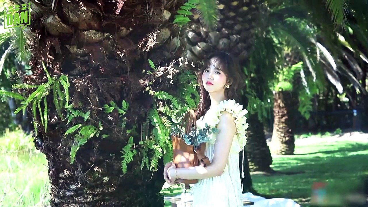 Vừa tung bộ ảnh tạp chí đầy khí chất Kim So Hyun tiếp tục khoe ảnh hậu trường đẹp như mơ ở trời Tây