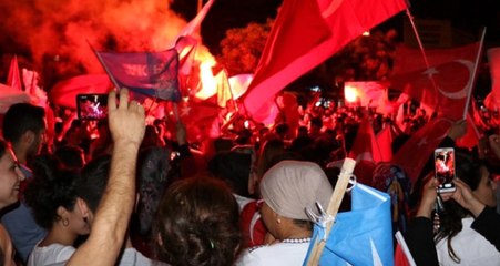 200 CHP'li Erkek, 3 AK Partili Kadına Saldırdı