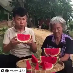 video lucu lomba makan makan semangka