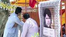 از ۳۹ مین سال درگذشت احمد ظاهر در کابل یادبود شد.امروز علاقمندان احمد ظاهر به مزار او رفتند و با گل گذاری و دعا خوانی از او یاد بود کردند.طرفدارانش او را آواز