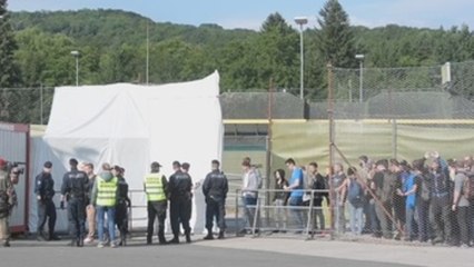 Austria crea una unidad fronteriza para protegerse de "asalto" de migrantes