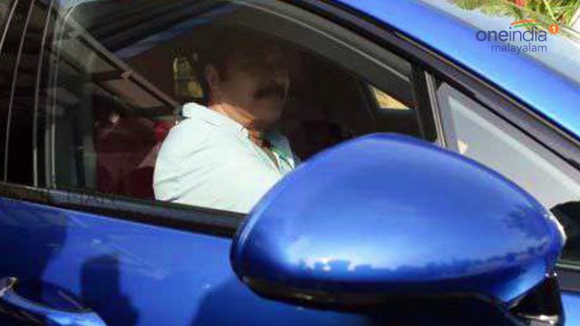 ദുല്‍ഖറിന്റെ പോർഷെ ഓടിച്ച്‌ മമ്മൂട്ടി, വീഡിയോ വൈറല്‍ | filmibeat Malayalam